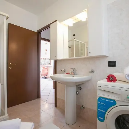 Sleeps 5 Luino