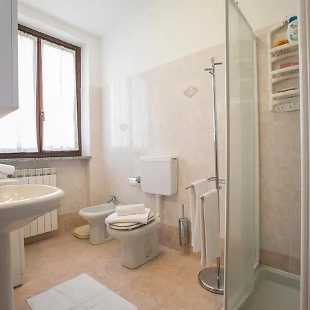 Sleeps 5 Luino