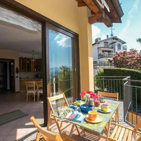 Sleeps 5 Appartamento Luino