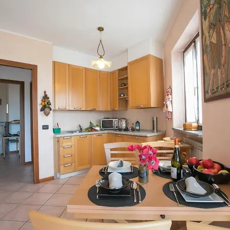 Sleeps 5 Luino