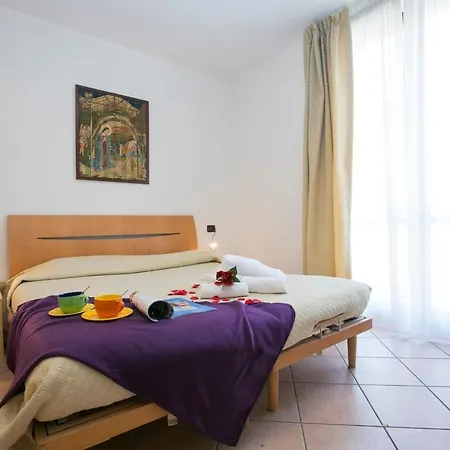 Sleeps 5 Appartamento Luino